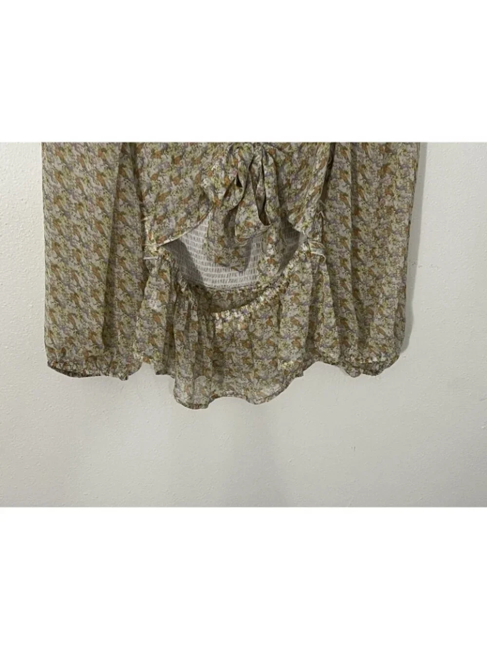 ASTR The Label Smocked Puff Sleeve Floral Blouse Size Medium